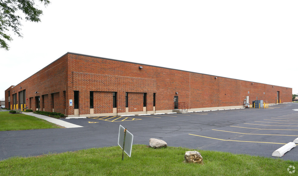 680 Industrial Dr, Cary, IL for lease - Building Photo - Image 2 of 5