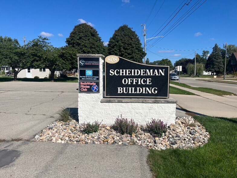 808 4th St NE, Hampton, IA for sale - Building Photo - Image 2 of 48