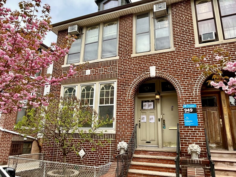 949 48th St, Brooklyn, NY for lease - Primary Photo - Image 1 of 22