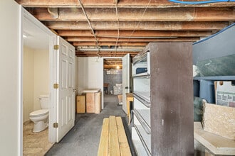 319 W 79th Ter, Kansas City, MO for lease Interior Photo- Image 2 of 7