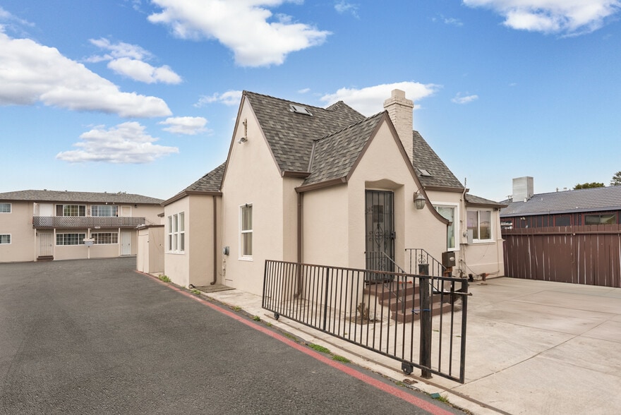 2090 Marina Blvd, San Leandro, CA for sale - Building Photo - Image 2 of 29