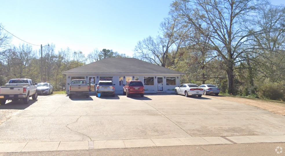 701 Robb St, Summit, MS for lease - Building Photo - Image 2 of 12