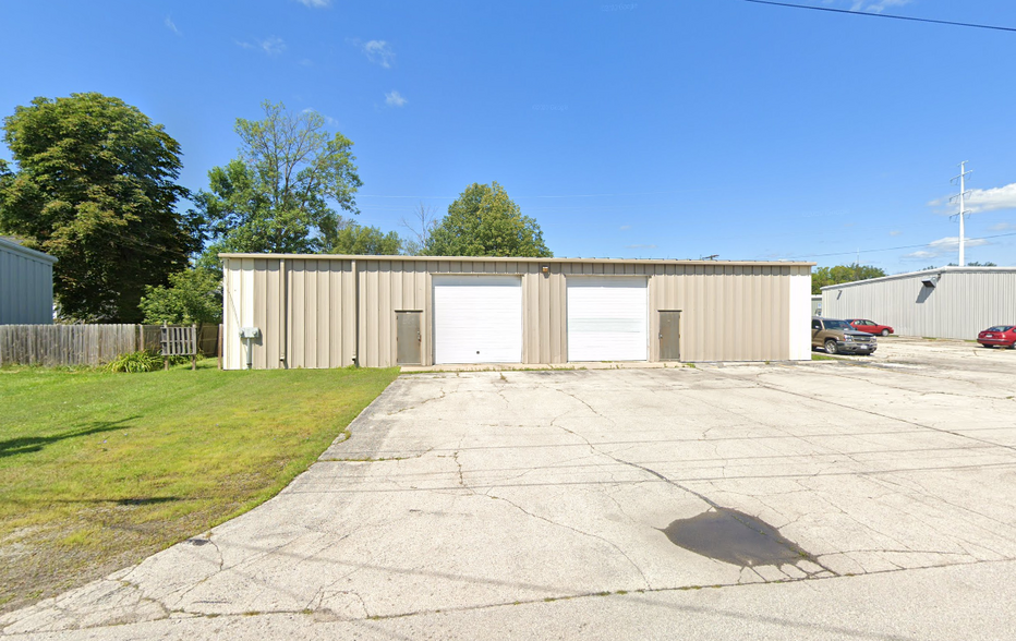 1227-1229 S Maple Ave, Green Bay, WI for lease - Building Photo - Image 2 of 4