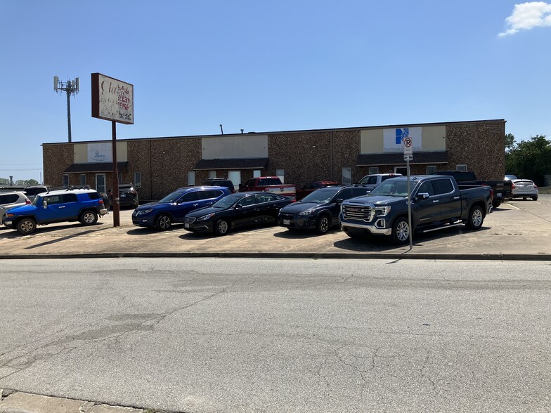 7632-7636 E 46th Pl, Tulsa, OK for lease - Building Photo - Image 1 of 16