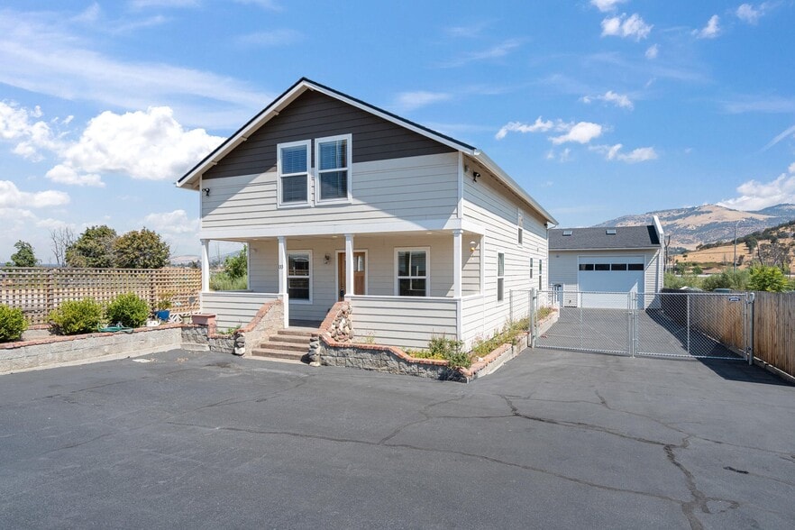 133 Main St, Phoenix, OR for sale - Building Photo - Image 1 of 18