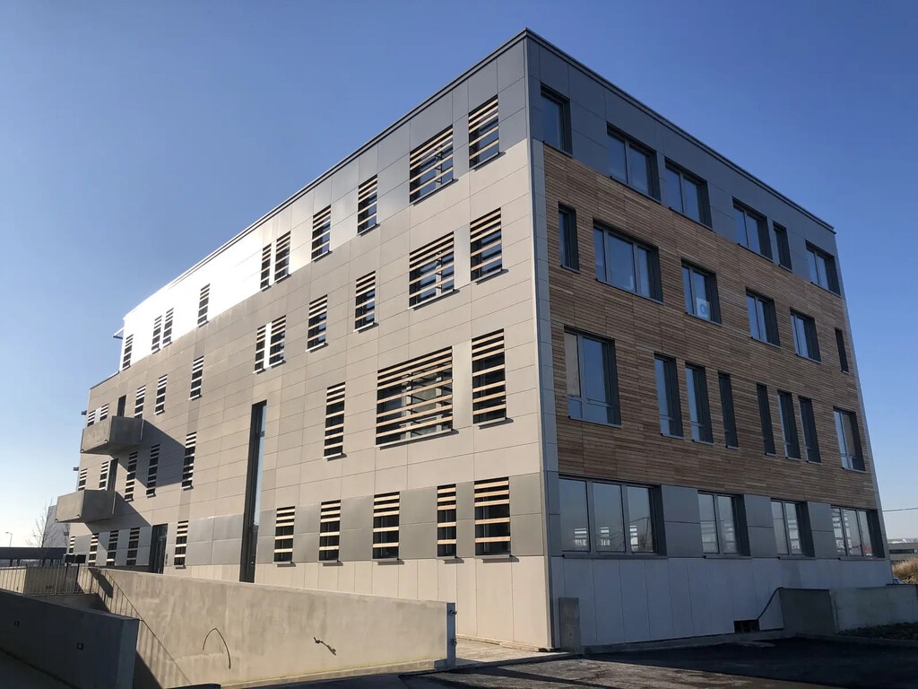 Location Bureaux 122 m² - Photo 1