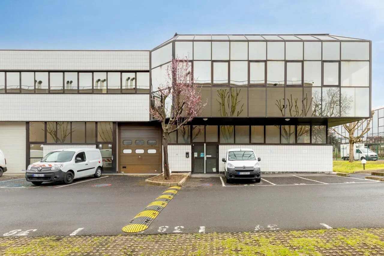 Flex in Nanterre for lease Building Photo- Image 1 of 20