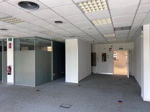 Calle López Santos, 2, Las Rozas de Madrid, Madrid for lease Interior Photo- Image 2 of 8