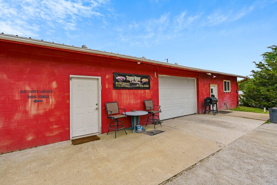 233 Stinger Ln, Reeds Spring, MO for sale - Building Photo - Image 1 of 1