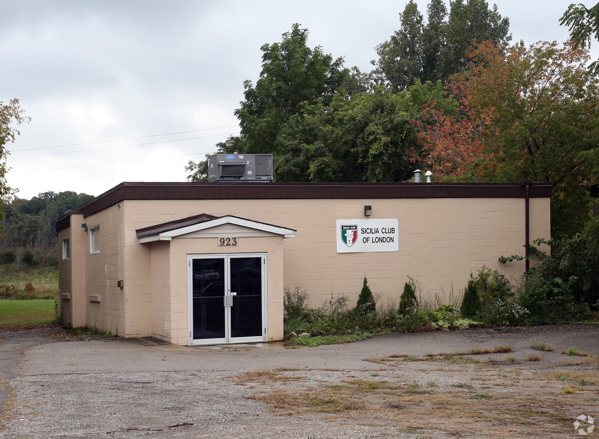 923 Commissioners Rd E, London, ON for sale Primary Photo- Image 1 of 3