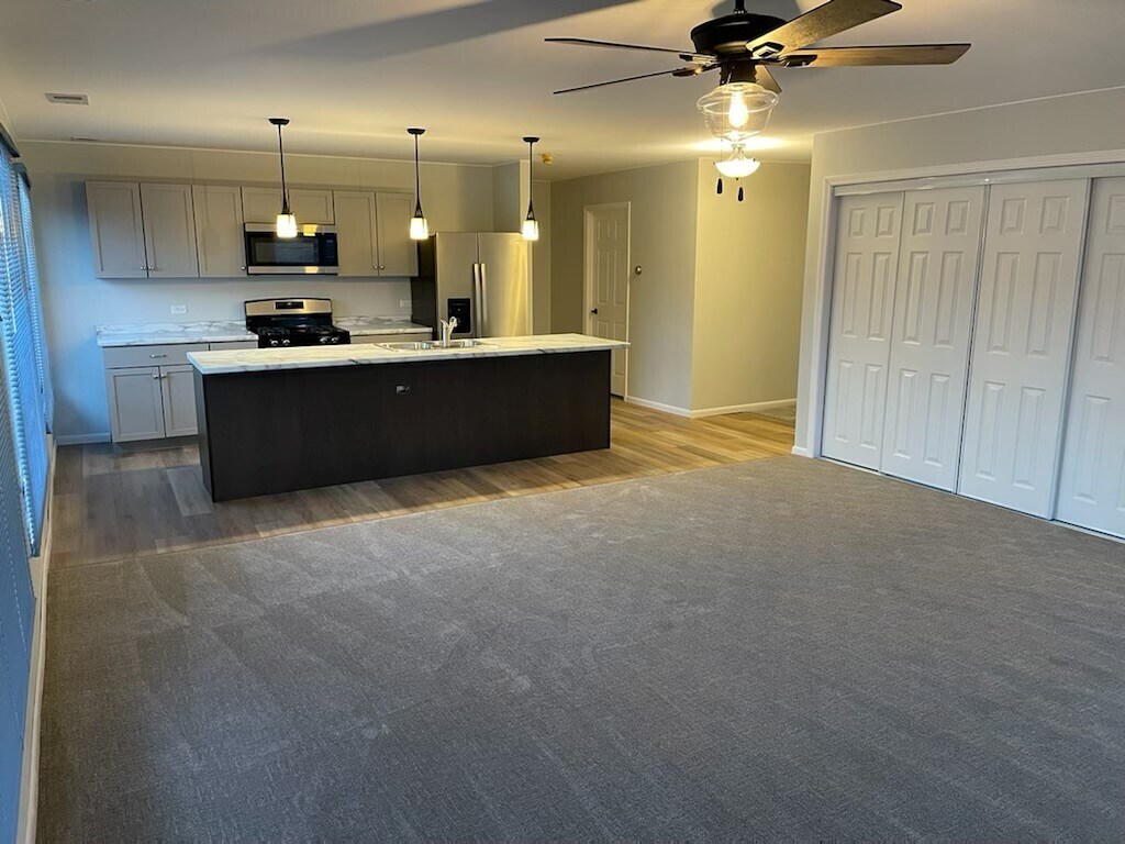 811 N Harrison St, Algonquin, IL 60102 CHAIN O' LAKES, IL MARINA / 2