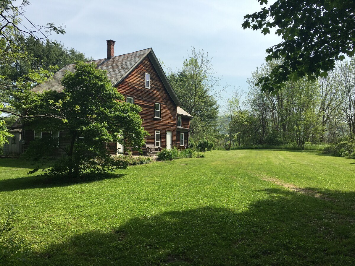 12 East St, Lenox, MA 01240