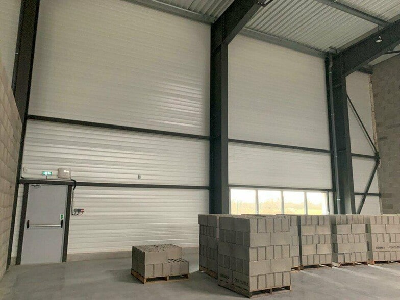 Flex in Dagneux for lease - Building Photo - Image 2 of 22