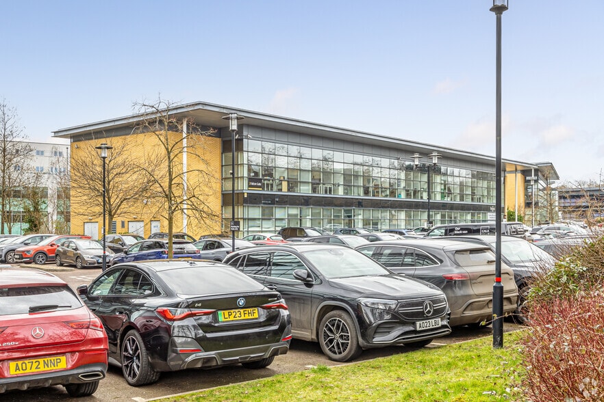 Falcon Way, Welwyn Garden City for lease - Building Photo - Image 3 of 12