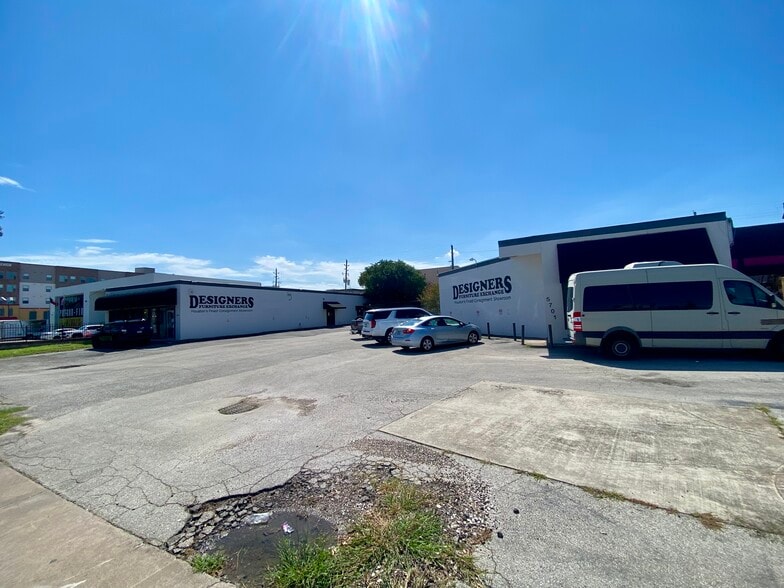 2 Buildings on Richmond Ave portfolio of 2 properties for sale on LoopNet.com - Building Photo - Image 2 of 14