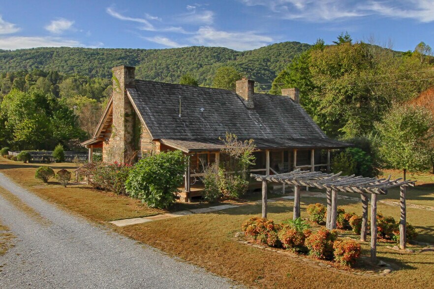 501 W Millers Cove Rd, Walland, TN for sale - Primary Photo - Image 1 of 1
