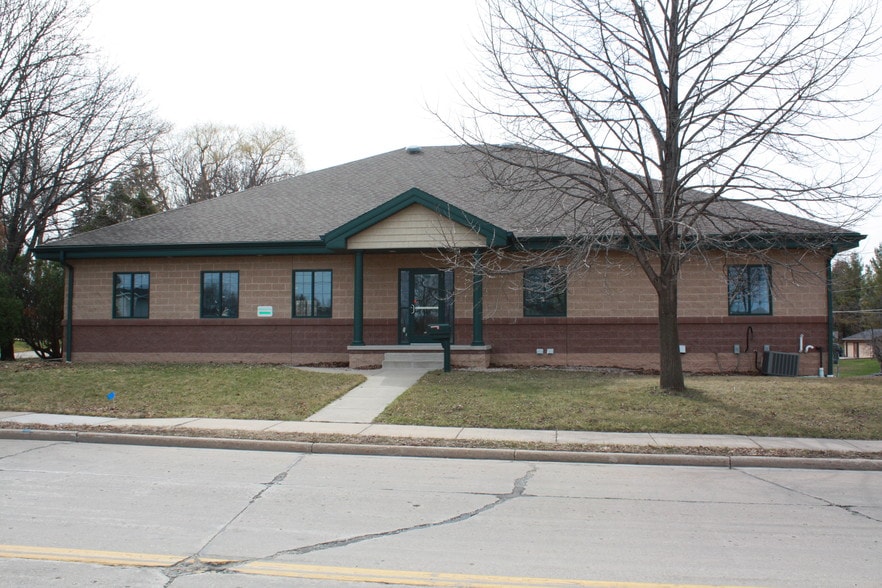 300 S 6th St, De Pere, WI 54115