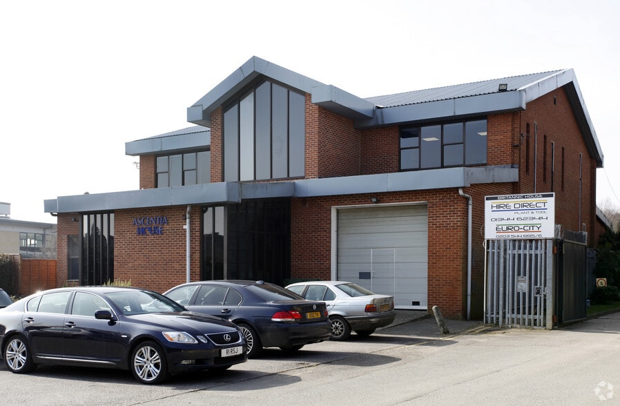 Lyndhurst Rd, Ascot for sale - Primary Photo - Image 1 of 1