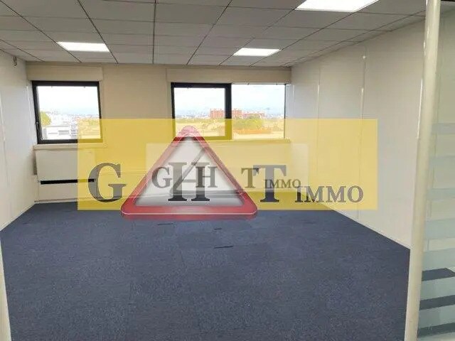 Office in Ivry-sur-Seine for lease - Interior Photo - Image 3 of 6