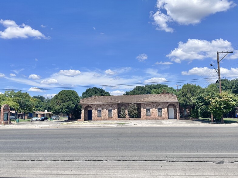 1700 S WW White Rd, San Antonio, TX for sale - Building Photo - Image 1 of 32