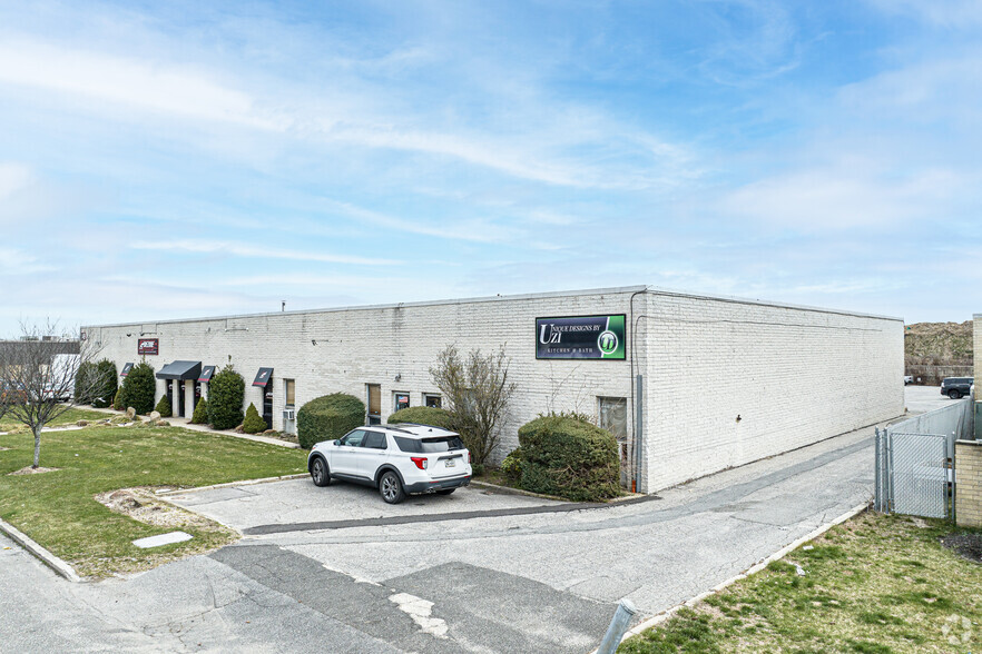 49 E Industry Ct, Deer Park, NY for lease - Primary Photo - Image 1 of 9