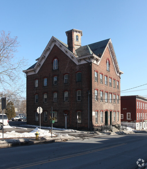 213 Partition St, Saugerties, NY for sale - Primary Photo - Image 1 of 1