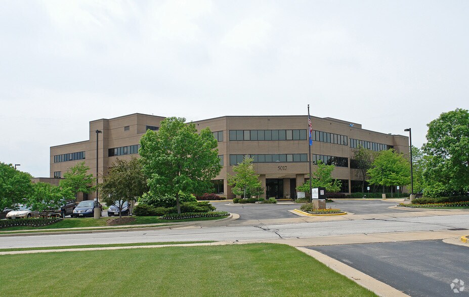 5020 S 110th St, Milwaukee, WI for sale - Primary Photo - Image 1 of 1