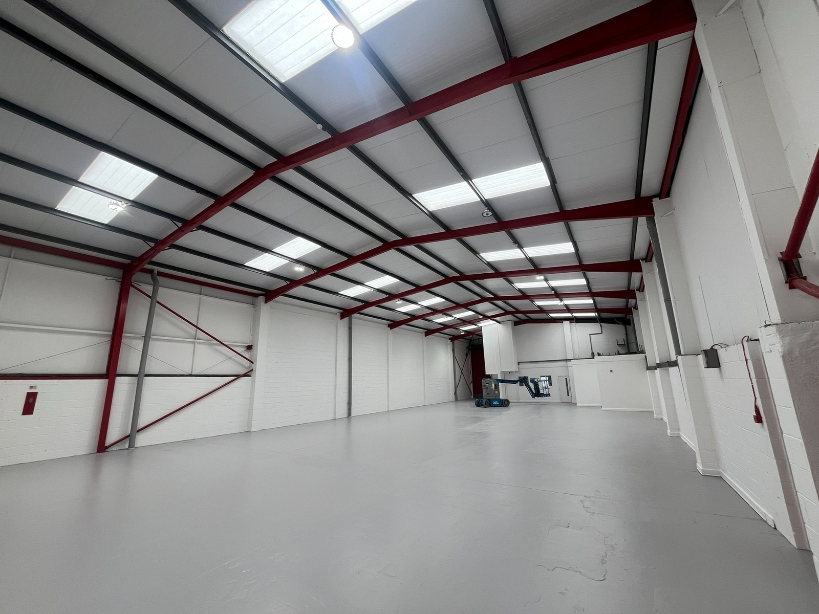 Millshaw Park Way, Leeds for lease Interior Photo- Image 1 of 1