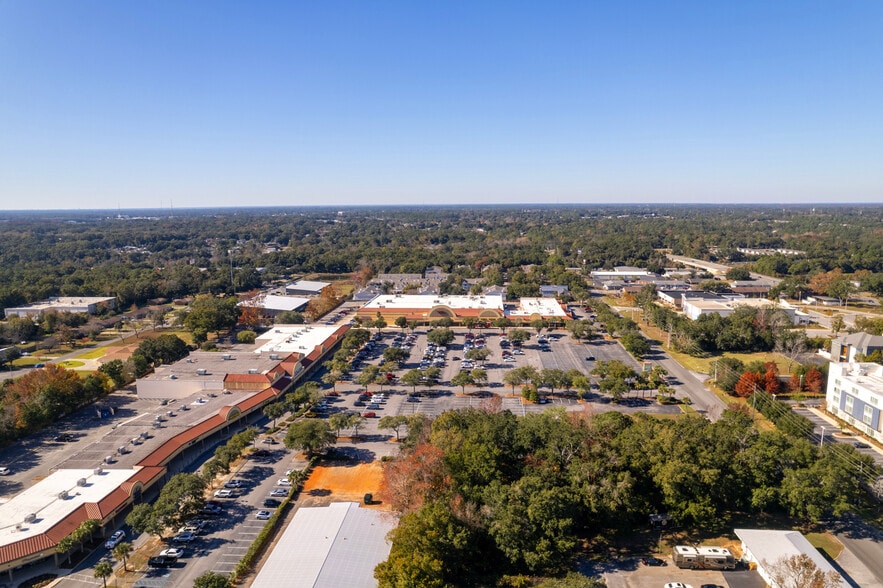 6601 N Davis Hwy, Pensacola, FL for lease - Building Photo - Image 3 of 13