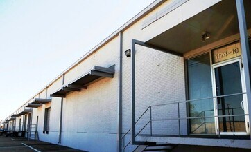 1174 N Great Southwest Pky, Grand Prairie, TX for lease Building Photo- Image 2 of 7