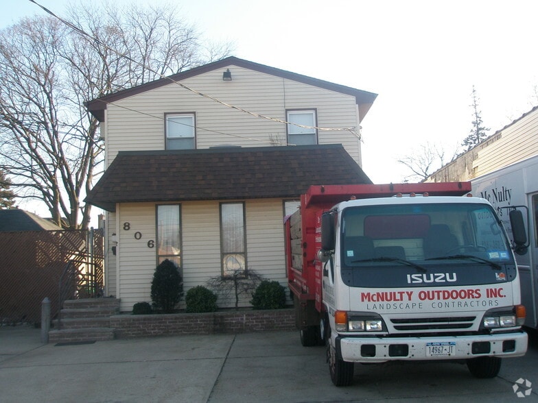 806 3rd Ave, New Hyde Park, NY for sale - Primary Photo - Image 1 of 1