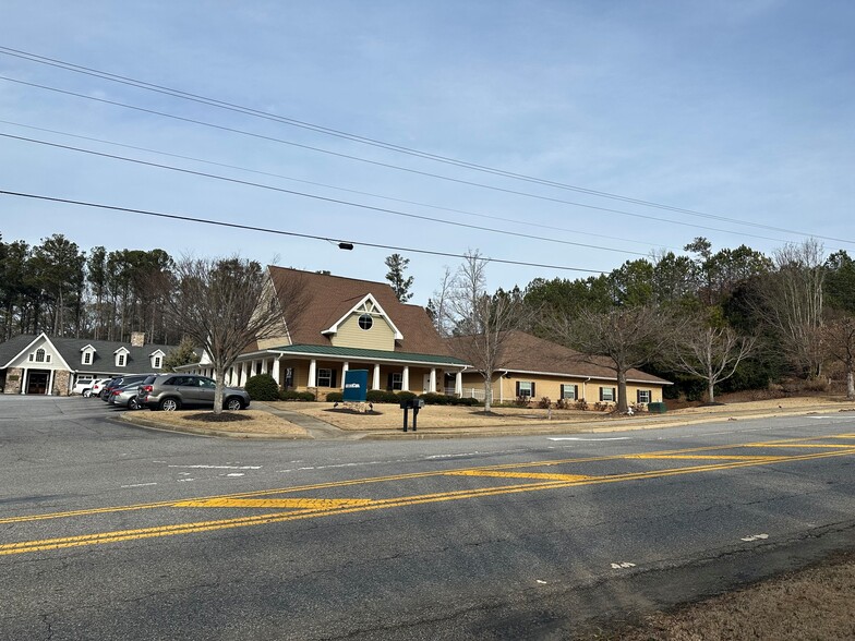 8013 Majors Rd, Cumming, GA for sale - Primary Photo - Image 1 of 17