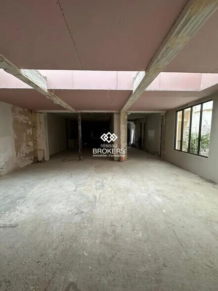 Retail in Paris for lease - Interior Photo - Image 2 of 11