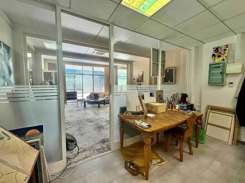 Retail in Saint-Laurent-du-Var for sale - Interior Photo - Image 2 of 4