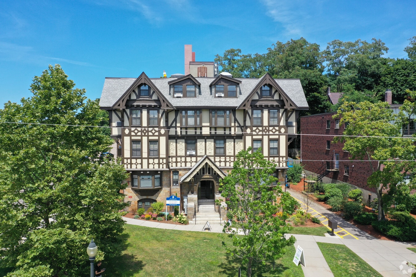 219 Commonwealth Ave, Chestnut Hill, MA 02467 Property Record