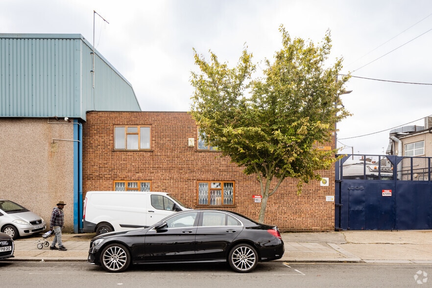 25 Colin Rd, London for sale - Primary Photo - Image 1 of 2