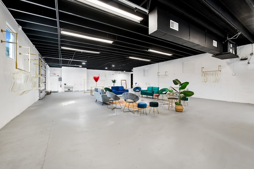 1160 NE 24th Ct, Wilton Manors, FL for lease - Interior Photo - Image 1 of 11