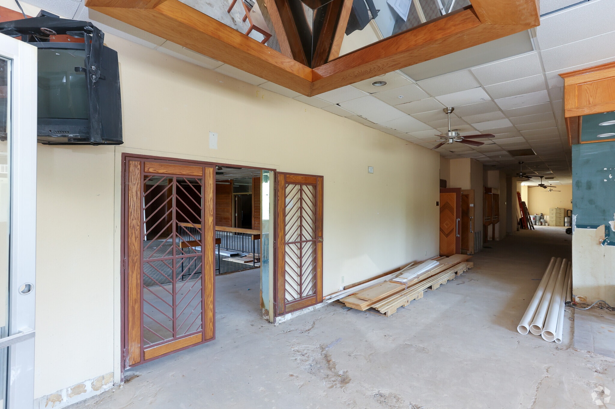 2050 State Highway 31, Athens, TX for lease Interior Photo- Image 1 of 13