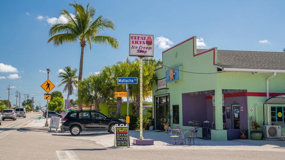 4643-4645 NE Pine Island Rd NW, Cape Coral, FL for lease - Building Photo - Image 3 of 5