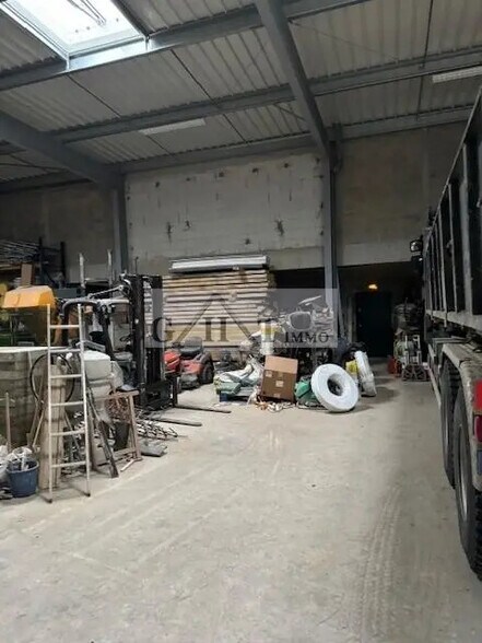 Industrial in Chessy for sale - Interior Photo - Image 3 of 3