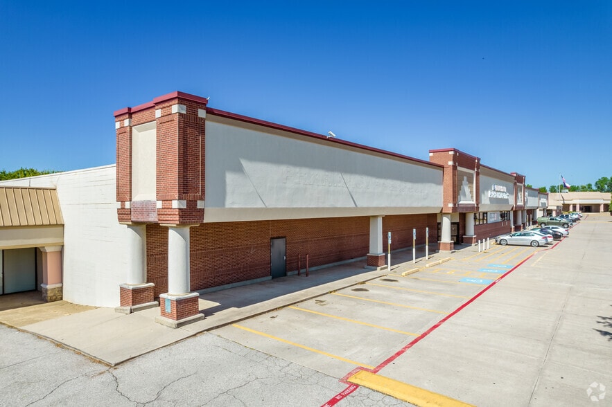 101-121 N Greenville Ave, Allen, TX for lease - Primary Photo - Image 1 of 5