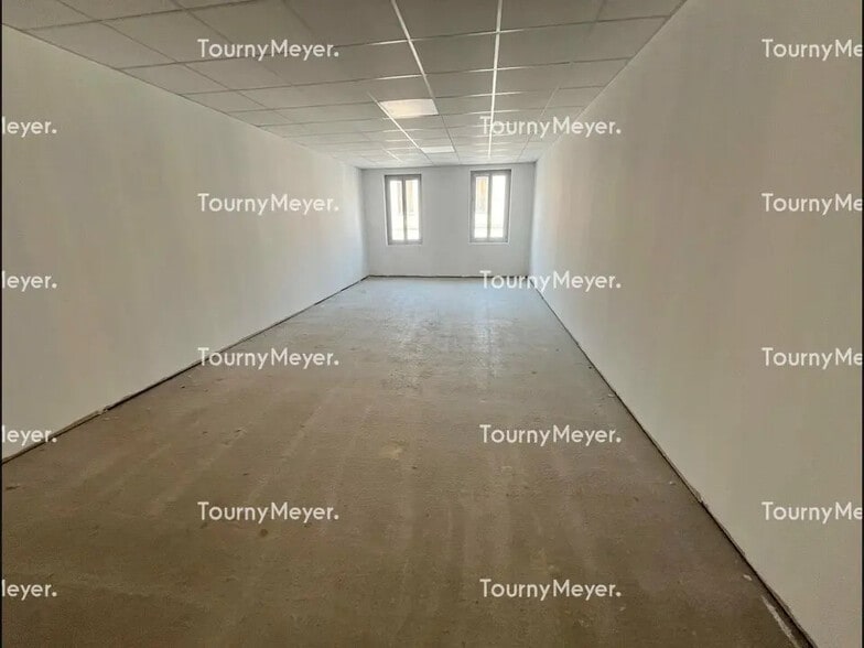 Retail in Toulouse for lease - Building Photo - Image 2 of 5