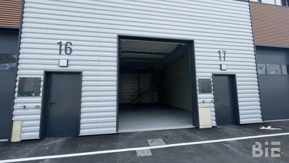 Flex in Gradignan for lease - Building Photo - Image 3 of 8