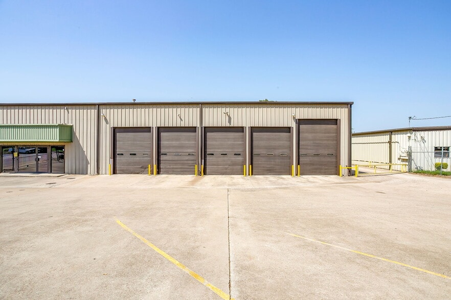 3040 Ramona Dr, Fort Worth, TX for lease - Building Photo - Image 3 of 44