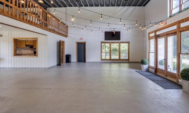 112 Hunting Creek Rd, Hopkins, SC for sale - Interior Photo - Image 2 of 45