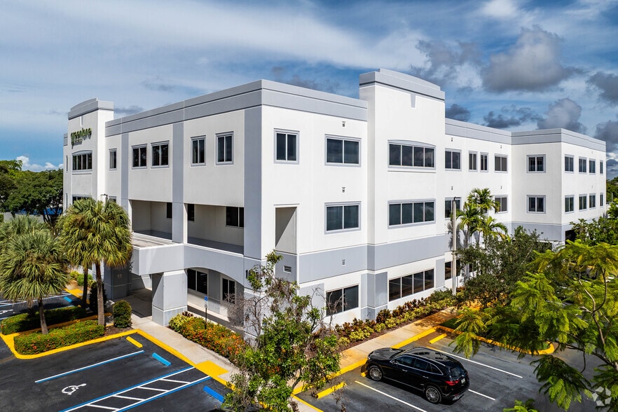 1095 Broken Sound Pky, Boca Raton, FL for lease - Building Photo - Image 1 of 3