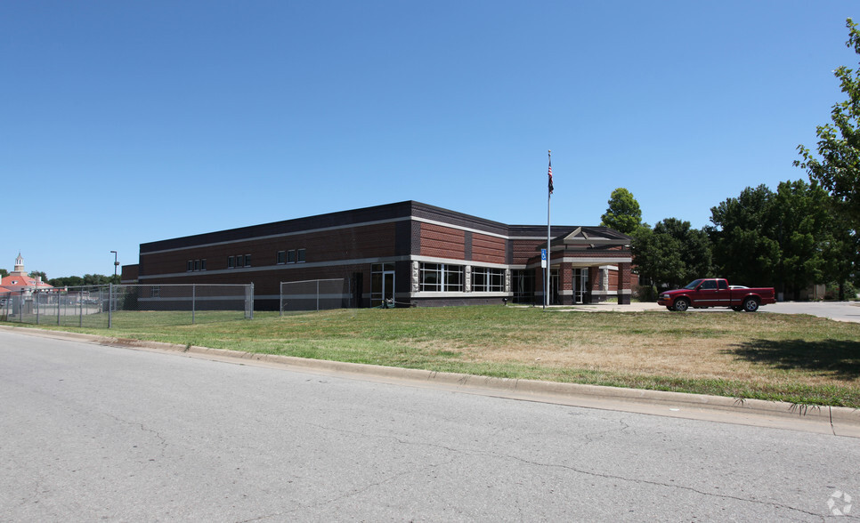 226 NW Lyman Rd, Topeka, KS for sale - Primary Photo - Image 1 of 1