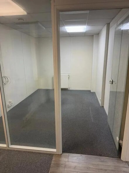 63 Place De La Réunion, Paris for lease - Interior Photo - Image 3 of 9