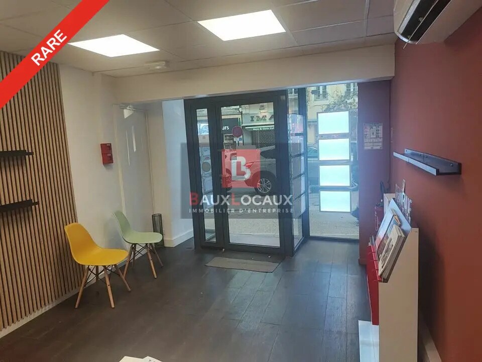 Retail in Salon-de-Provence for lease Lobby- Image 1 of 8