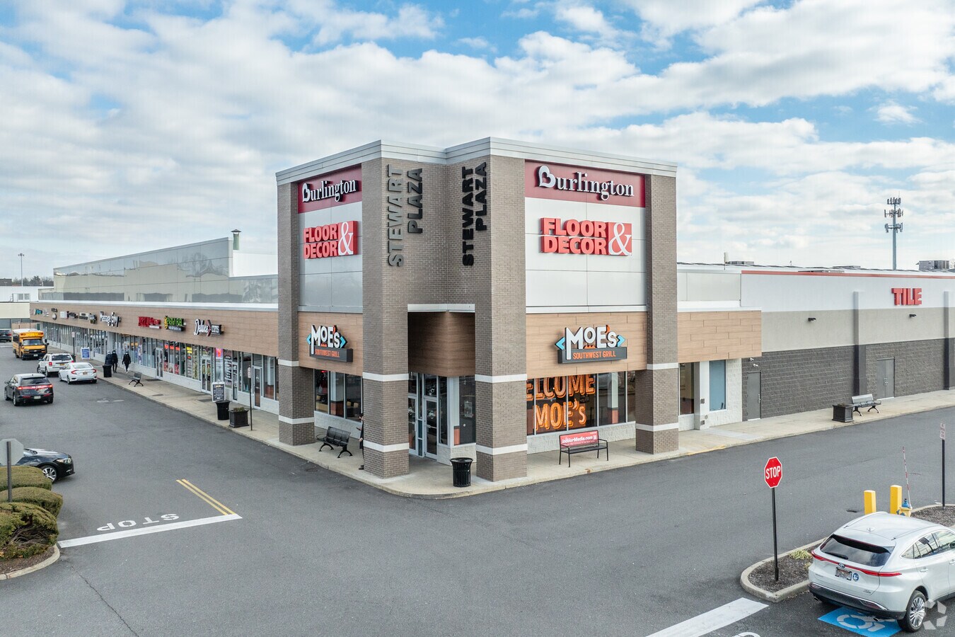 650 Stewart Ave, Garden City, NY 11530